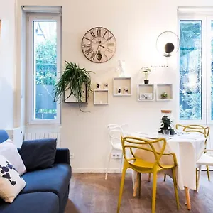 https://charm-and-comfort-in-the-quartier-latin-apartment.fr-paris.fr