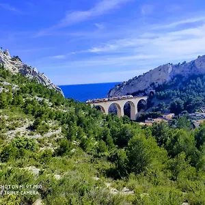 https://gite-renove-calanques-la-vesse.fr-provencehotel.com